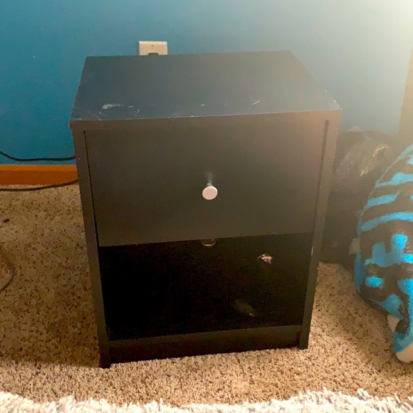 i’m selling a little dresser, black, - Picture 1 of 2